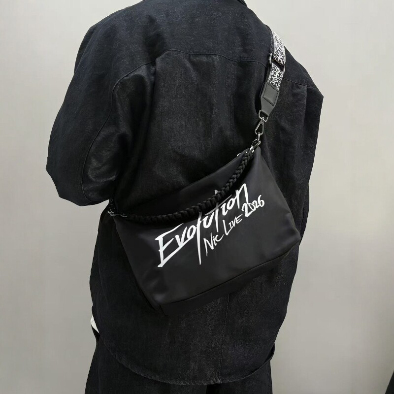 进化演唱会Evolution周边潮流斜挎包男女黑色大容量手提包双面包