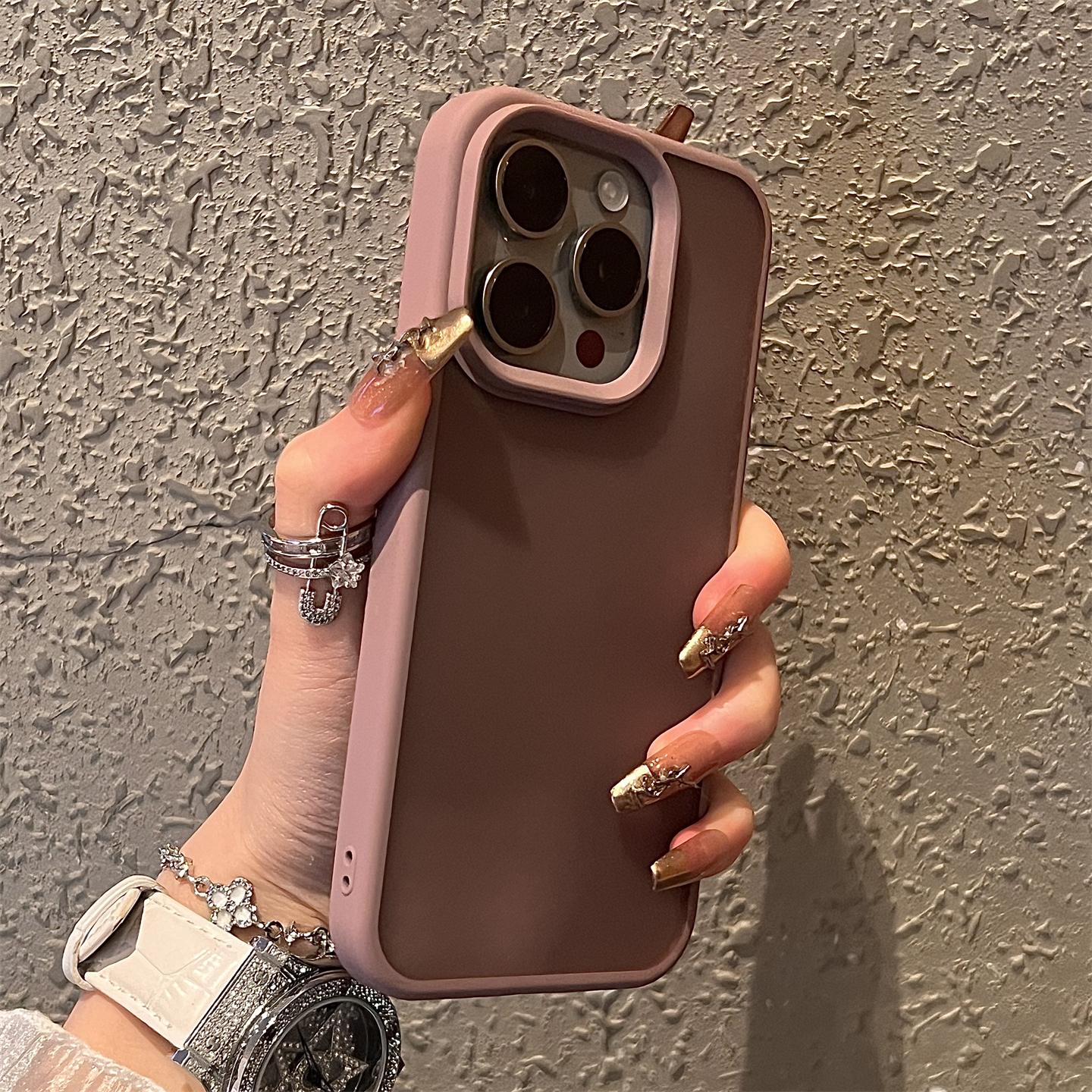 粉色大孔肤感磨砂适用苹果16手机壳新款16promax套iphone16pro防摔15promax硅胶苹果15全包苹果13女14pro男士