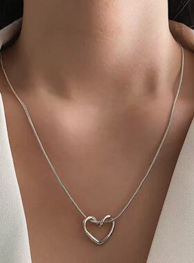 时尚镂空钛钢爱心项链女款简约锁骨链小众设计高级感轻奢甜美百搭