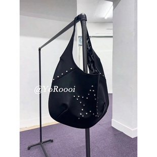 韩系ins小众百搭复古星星铆钉腋下包简约通勤手提饺子包 YoRoooi