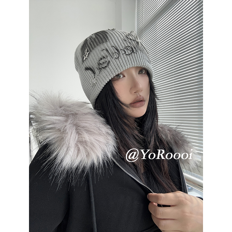 YoRoooi 自制秋冬甜酷辣妹字母别针堆堆帽保暖防风冷帽百搭毛线帽