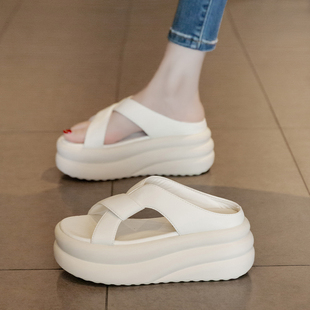 厚底凉拖鞋 女夏外穿2025新款 时尚 外出增高高跟配裙子一字沙滩凉鞋