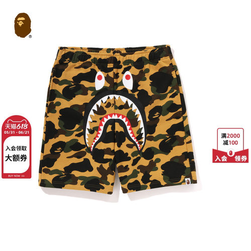 BAPE鲨鱼印花迷彩图案运动短裤