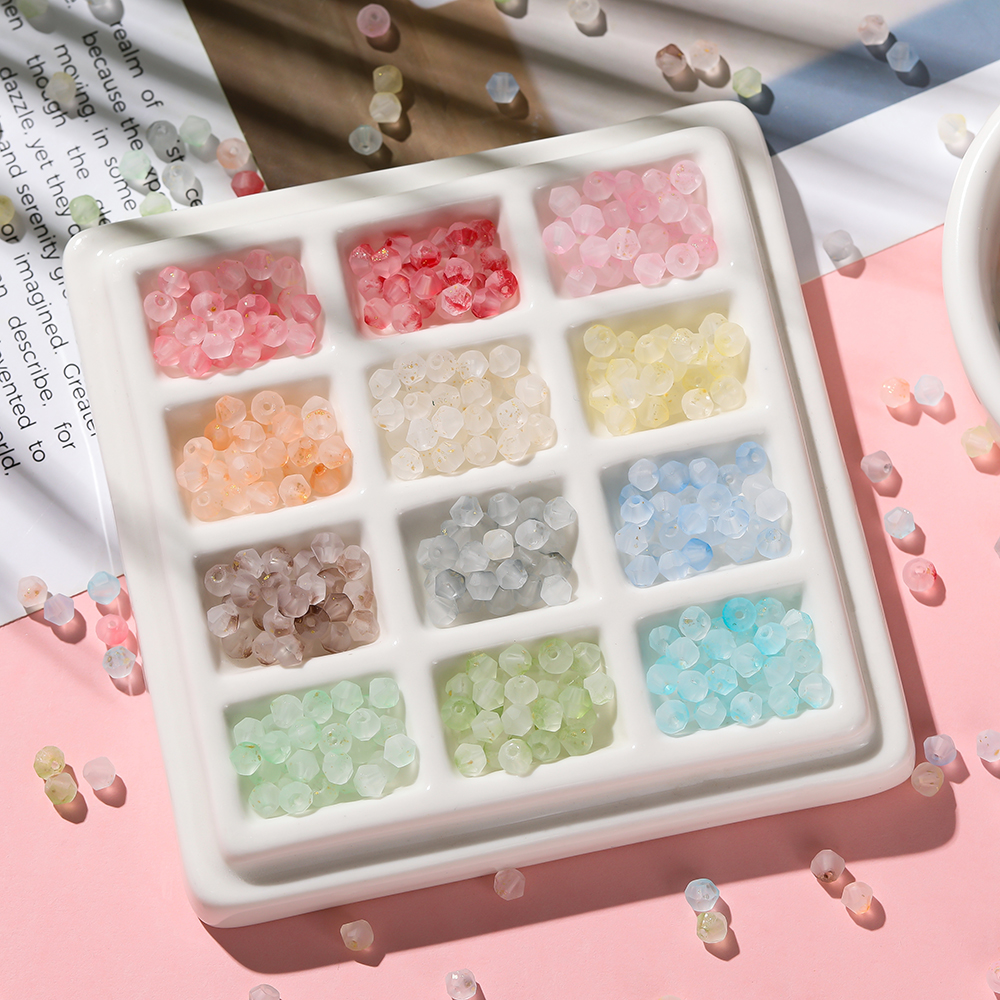 4mm磨砂洒金菱形尖珠玻璃散珠