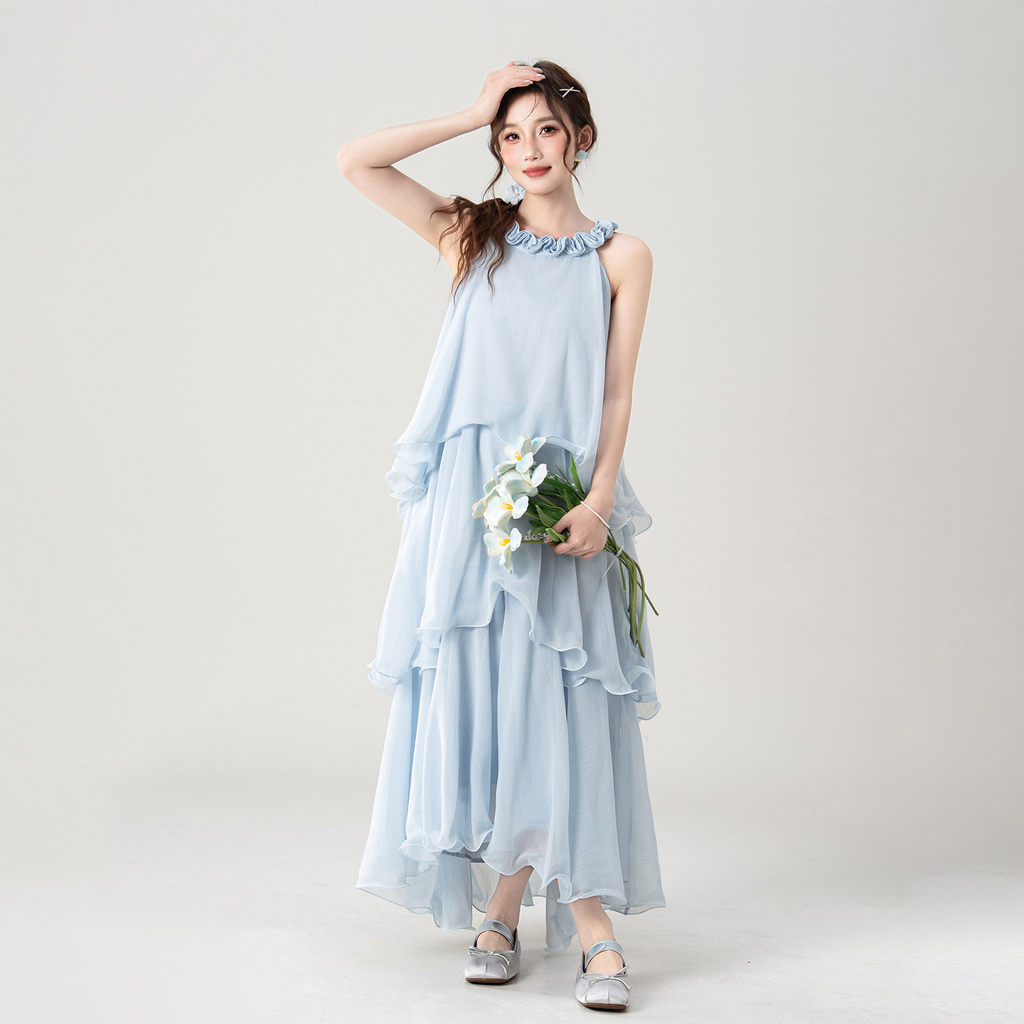 【轻纱漫舞】蓝色花边挂脖连衣裙女夏季度假风穿搭气质甜美蛋糕裙