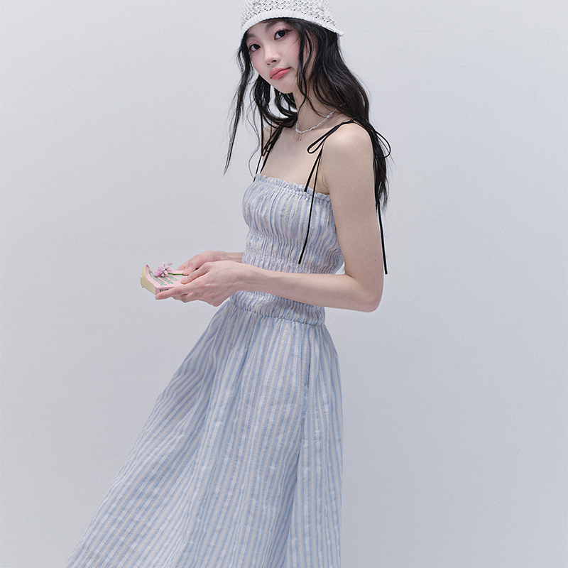 易碎商店度假风吊带小蓝裙