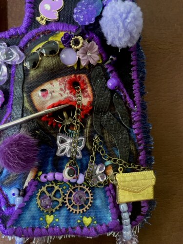 原创暗黑风布艺手机壳古着恐怖风手机壳复古鬼娃娃手机壳个性礼物