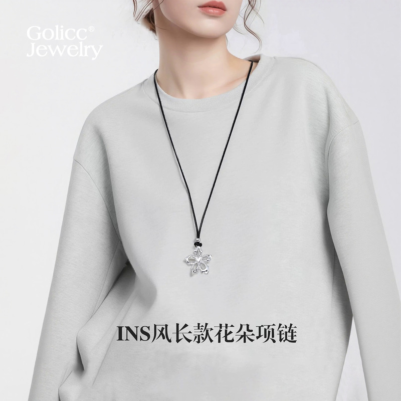 古里雅镂空花朵吊坠项链高级感