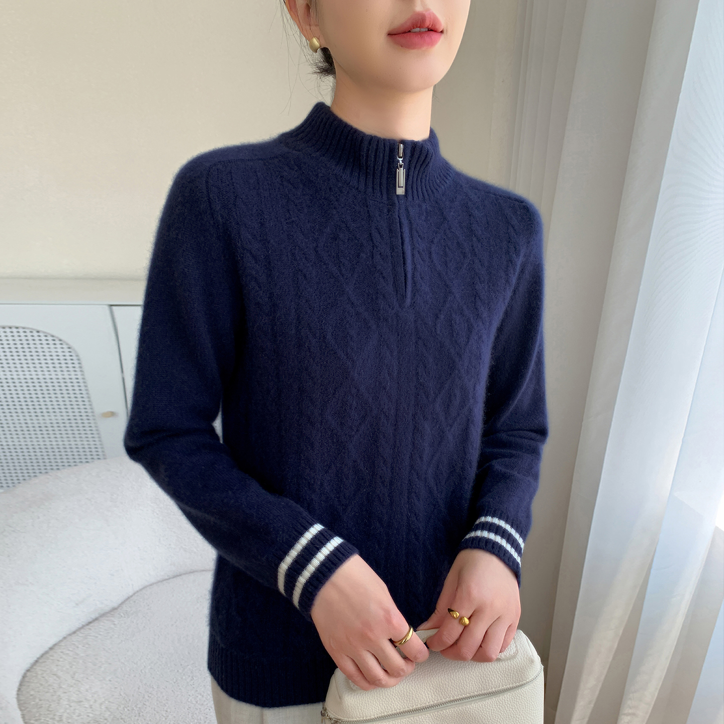 半拉链半高领修身针织山羊绒打底