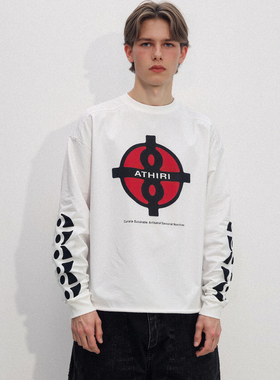 ATHIRI 工业美学符号印花结构剪裁卷边小领口上衣长袖T恤
