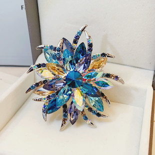 服装 重工奢华莲花胸针女小众设计感胸花高档轻奢小众西装 别针饰品