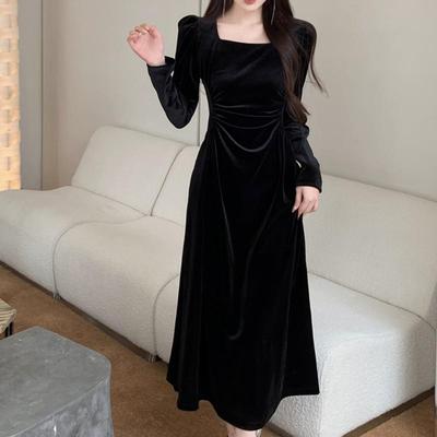 赫本风金丝绒黑色方领连衣裙女秋法式名媛长袖礼服裙褶皱收腰长裙