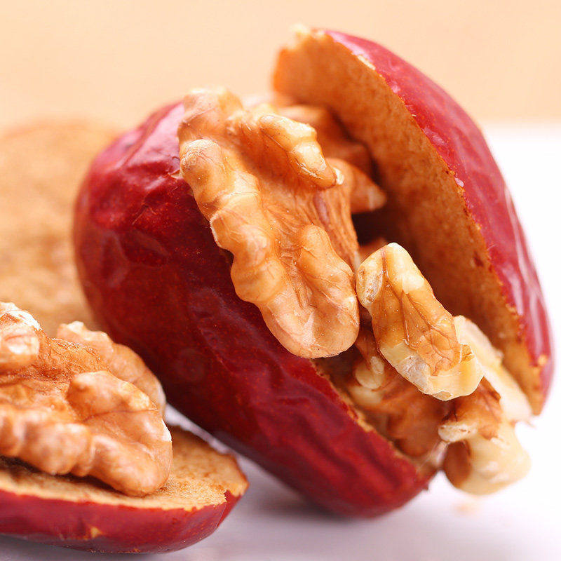 红枣夹核桃仁整颗灰枣和田大枣办公室休闲零食枣加核桃组合