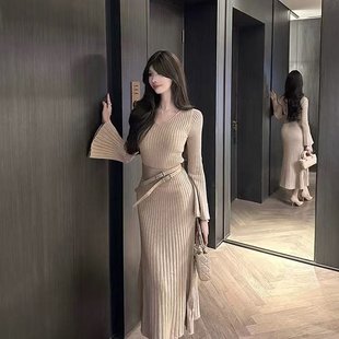 CCZEE落日人鱼湾坑条针织连衣裙女秋季 腰带收腰 V领复古喇叭袖