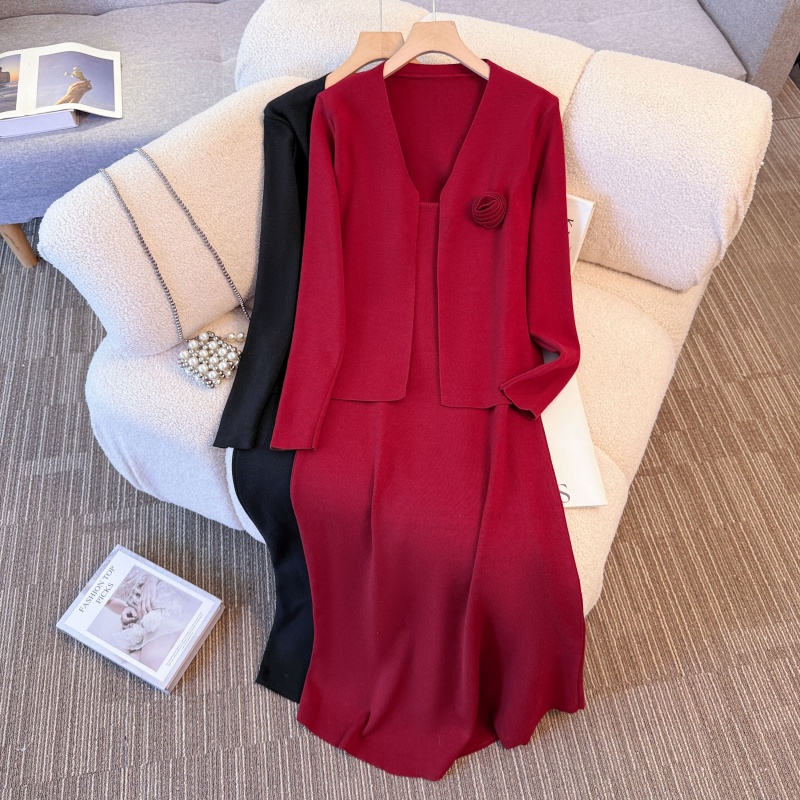 实拍大码女装秋冬设计感花朵开衫外套吊带连衣裙高级感显瘦两件套