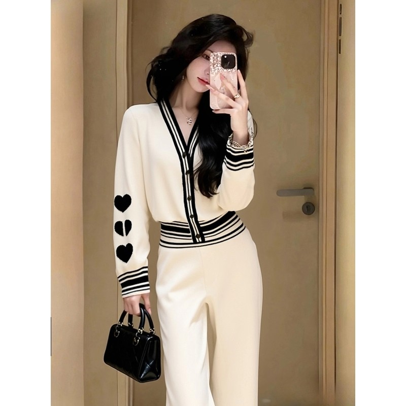 时尚洋气时髦巨好看设计感气质高级感白色针织衫长裤两件套装女冬