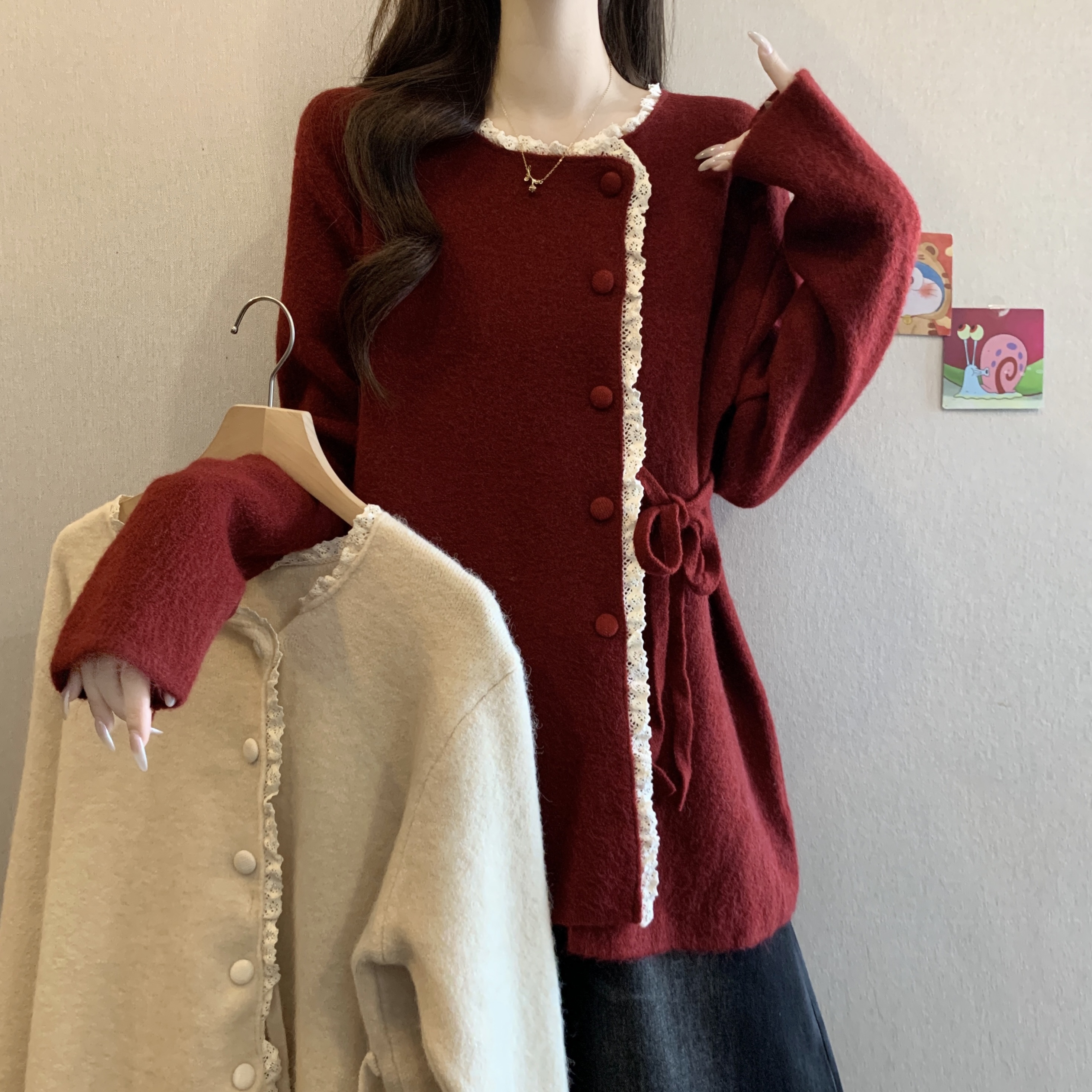 实拍大码女装红色法式软糯蕾丝系带毛衣胖妹妹收腰显瘦针织上衣