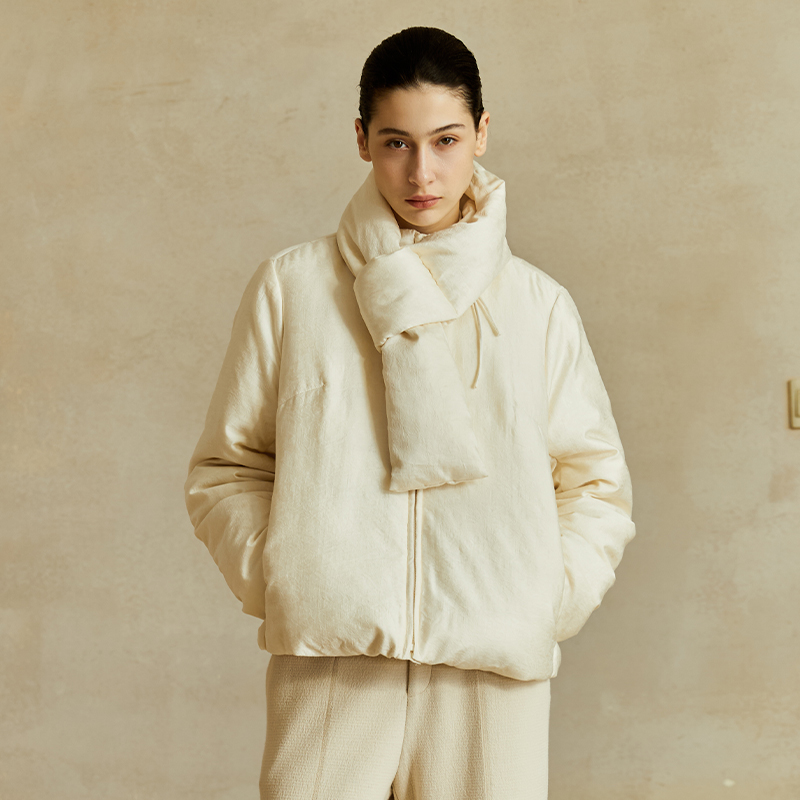 温暖围脖设计，简约宽松拉链短款羽绒服