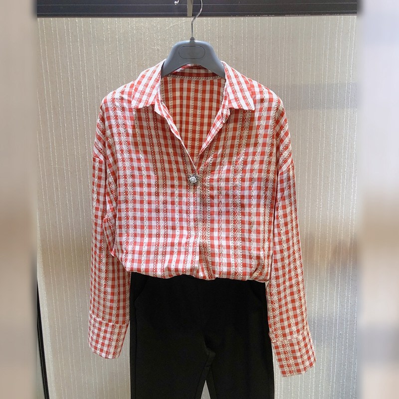 阿玛施旗舰店官网2020春新款格子衬衫长袖女装宽松条纹时尚通勤OL