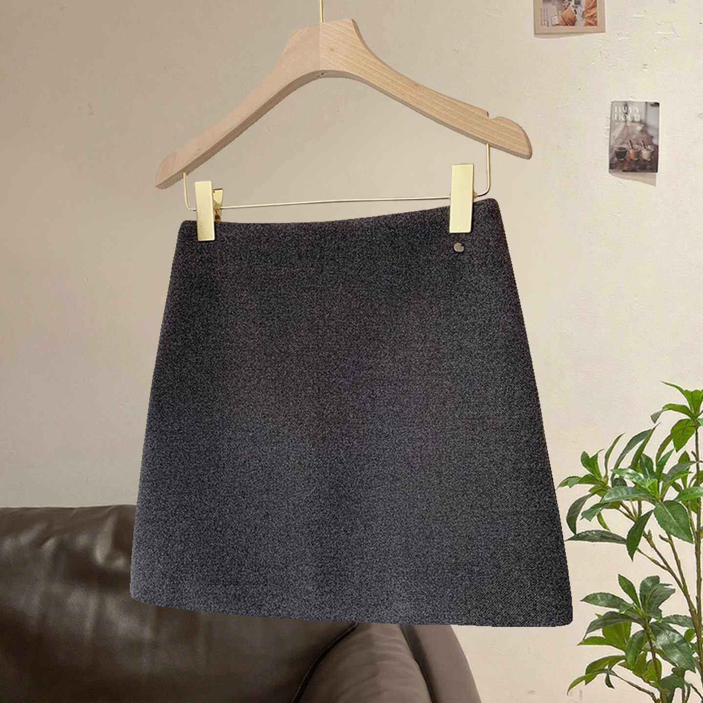 高级感灰色毛呢半身裙女秋冬新款高腰显瘦a字短裙气质打底包臀裙