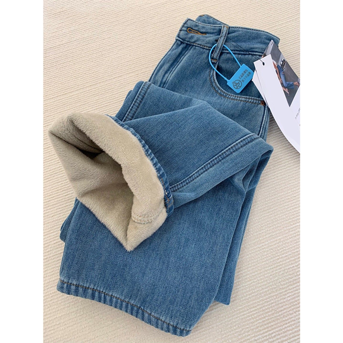 浅蓝色高腰加绒阔腿牛仔裤女冬季超好看显瘦垂感百搭窄版直筒裤