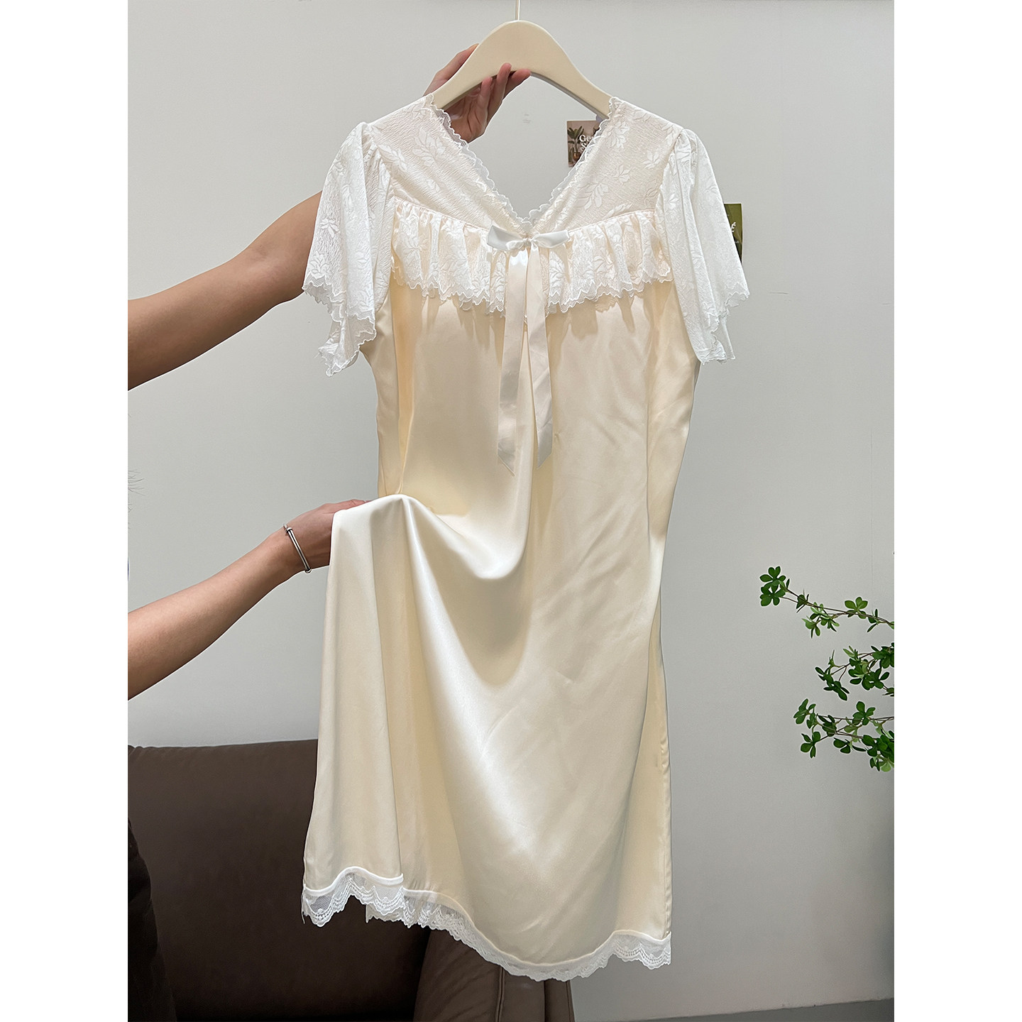 带胸垫冰丝睡裙夏季女款2026新款蕾丝女士性感睡衣家居服女可外穿