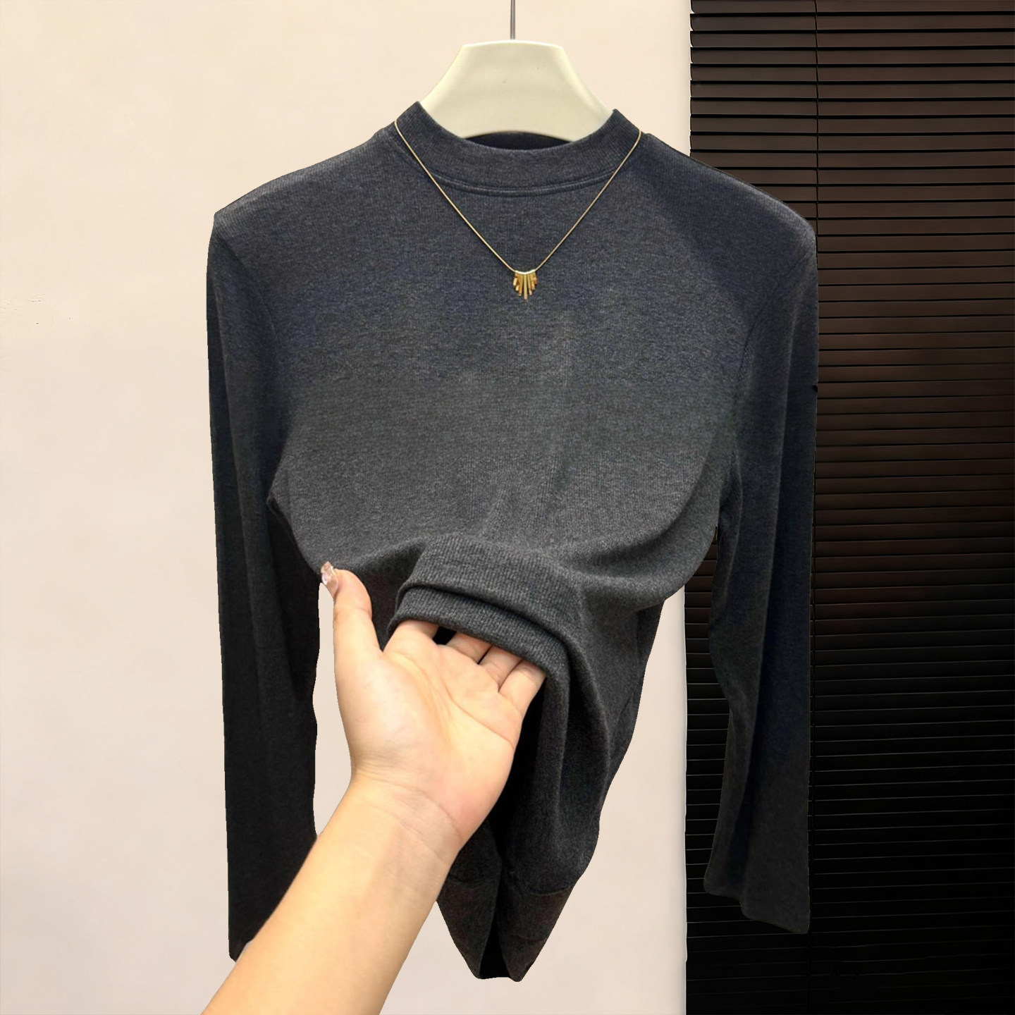 欧货炭黑色半高领打底衫女秋冬小香风内搭长袖T恤磨毛加绒上衣