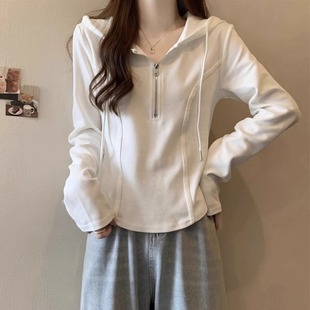 白色连帽长袖T恤女春秋新款内搭打底衫休闲百搭卫衣帽衫短款上衣