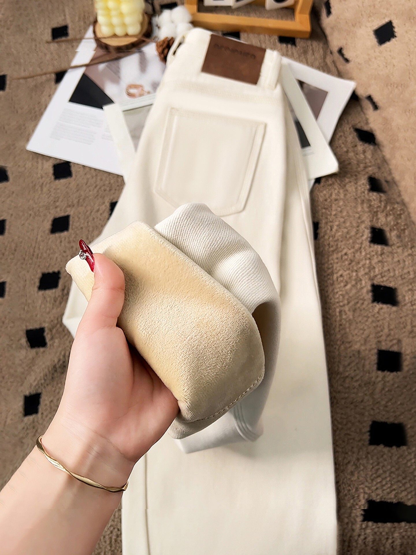 加绒加厚米白色直筒牛仔裤女冬季高腰显瘦垂感保暖长裤窄版阔腿裤