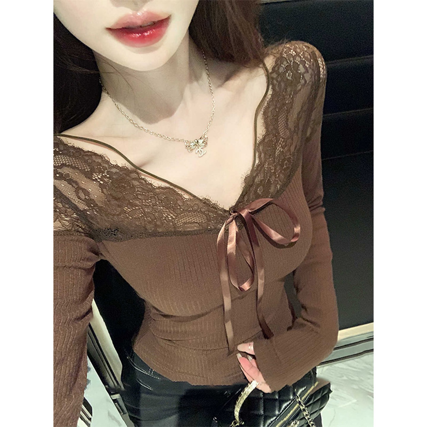 法式咖色V领蕾丝针织打底衫女秋冬季内搭欲短款长袖T恤上衣1206r