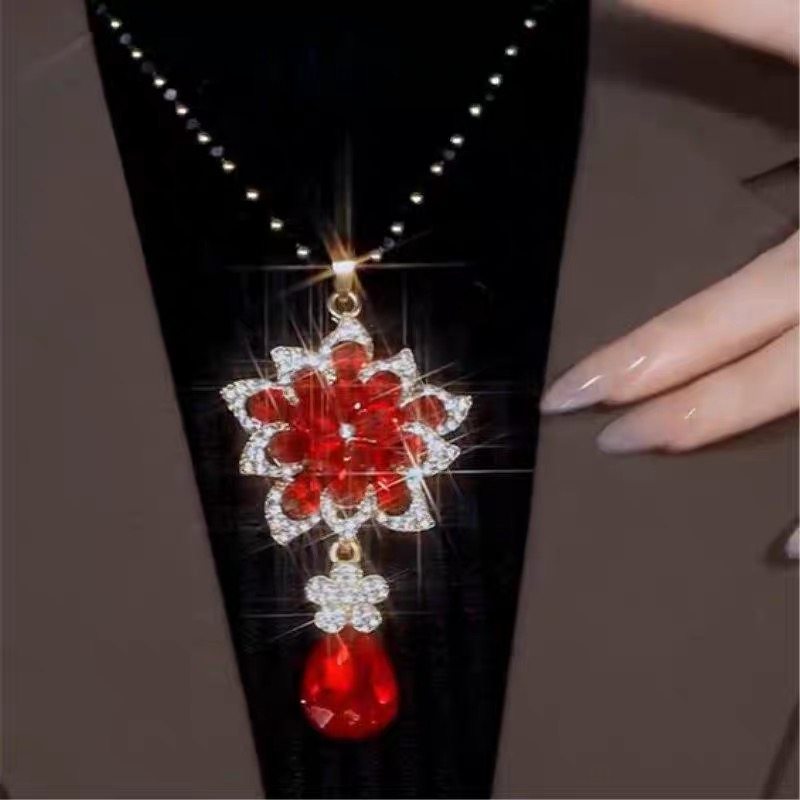 时尚简约水晶项链新款毛衣链长款女花朵吊坠百搭衣服配饰蝴蝶挂件