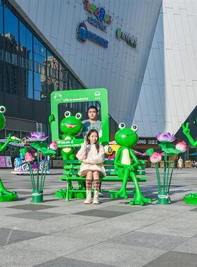 卡通青蛙雕塑户外玻璃钢大型牛蛙饭店迎宾装饰美陈小品落地大摆件