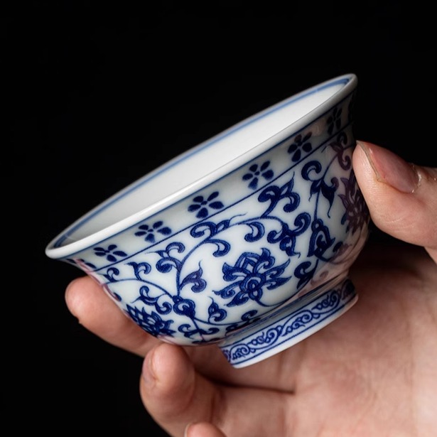 仿古青花缠枝莲小号压手杯大号主人杯单杯陶瓷功夫茶杯高档送礼杯