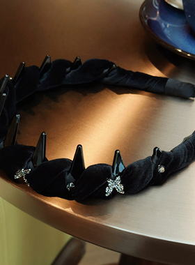 FABULOUS TIME 枪灰色蝴蝶水晶倒梳黑丝绒发箍带齿蓬松高颅顶防滑