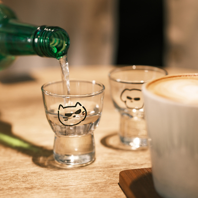 原创简笔画小猫玻璃小白酒杯