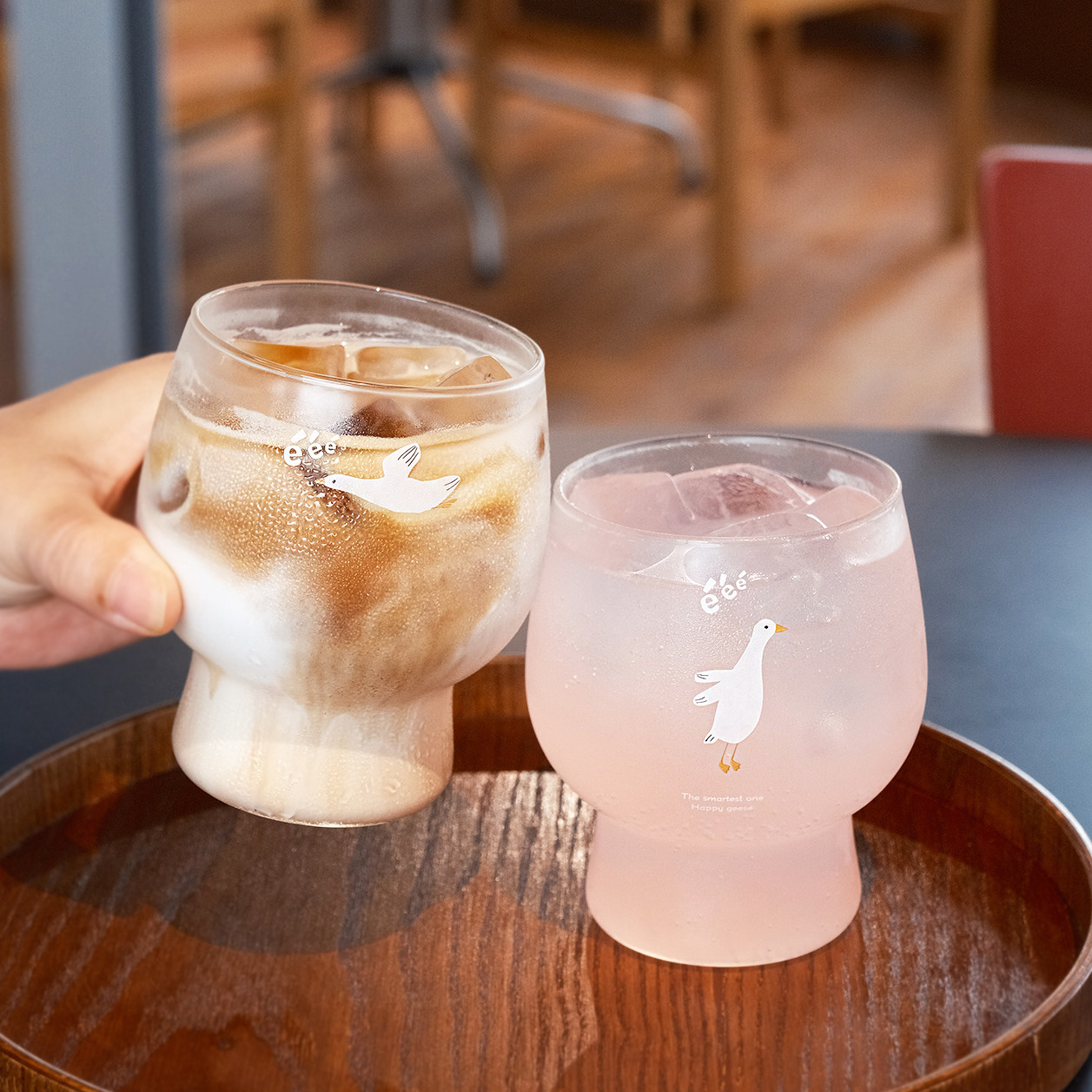 气泡招待所‘原创可爱大白鹅耐热玻璃水滴杯卡通咖啡杯饮料杯酒杯 - 实物图