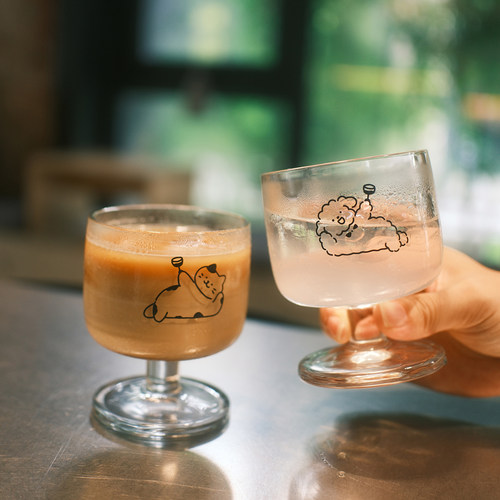 原创简笔画举杯小狗玻璃杯