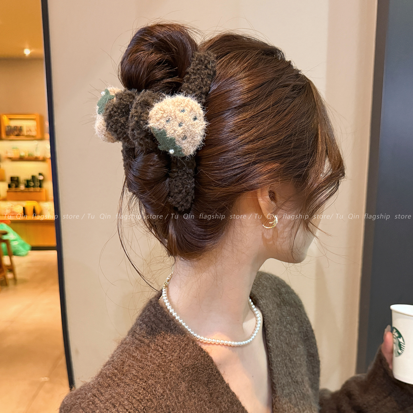 毛毛可爱草莓发夹秋冬毛绒抓夹女2025新款鲨鱼夹发量多后脑勺发卡