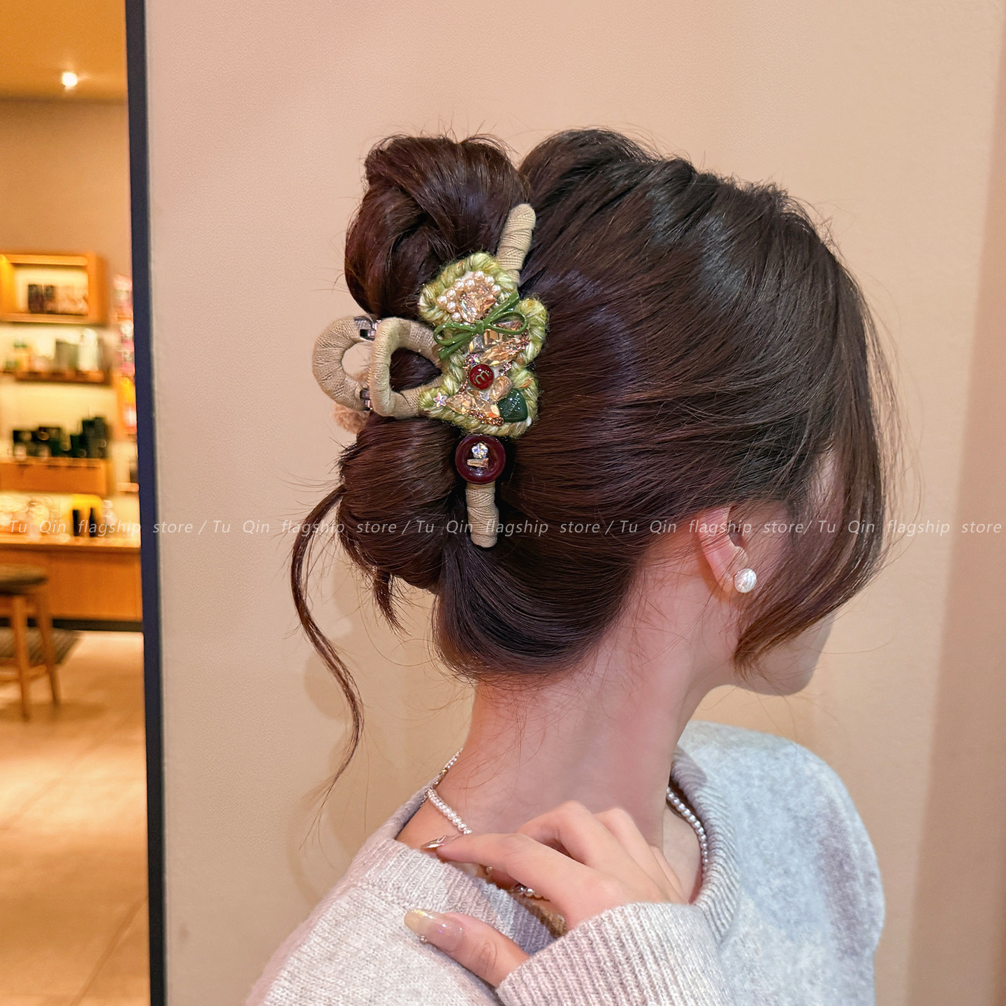 新款原创设计可爱豆绿色狗狗抓夹后脑勺盘发鲨鱼夹满钻多巴胺发夹