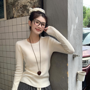 白色内搭上衣加绒打底衫2026新款女修身圆领针织黑色毛衣可外穿冬