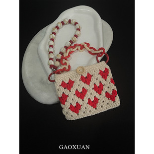 小香风手工钩织红色爱心卡包挂件零钱包亚克力串珠耳机包新年礼物