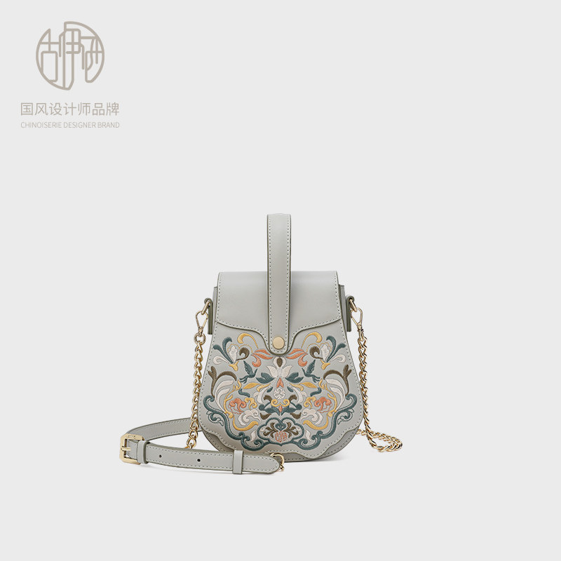 【宝藏品牌】中国风小众设计图腾刺绣青灰马面裙包轻奢牛皮手提