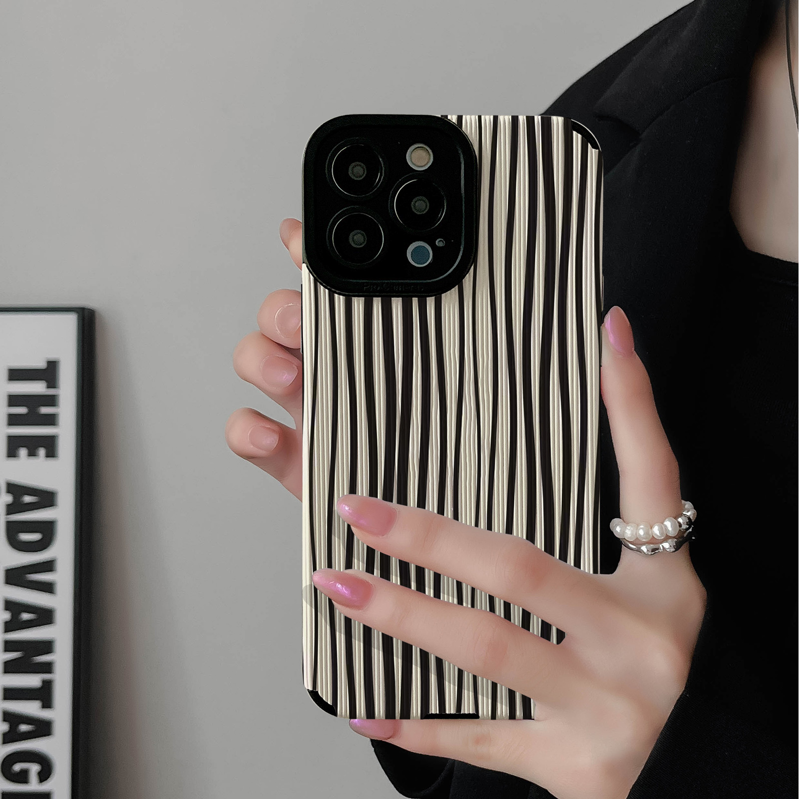 初绽适用红米NOTE14proplus手机壳12时尚10青春9情侣note8pro竖条纹扭曲黑色线条小众皮质软全包时尚潮保护套