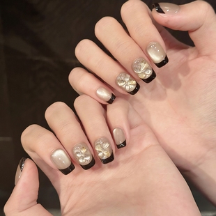 2026年新款水晶碎石纯手工穿戴甲显白法式渐变黑色系美甲短款甲片