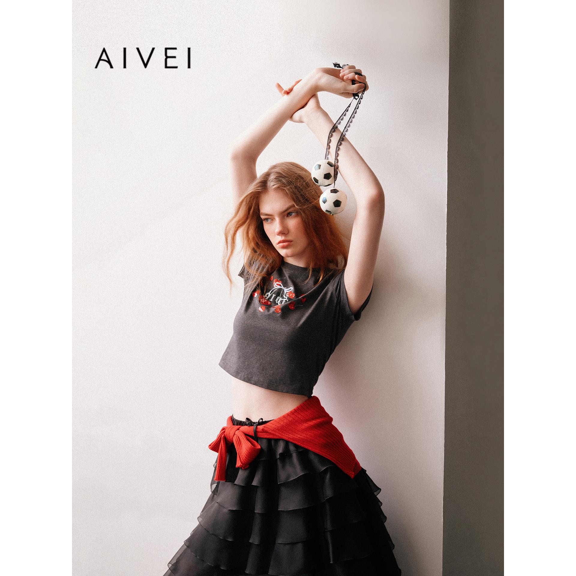 AIVEI欣贺艾薇2026早秋新少女感樱桃印花正肩圆领短版T恤XSV5T01C
