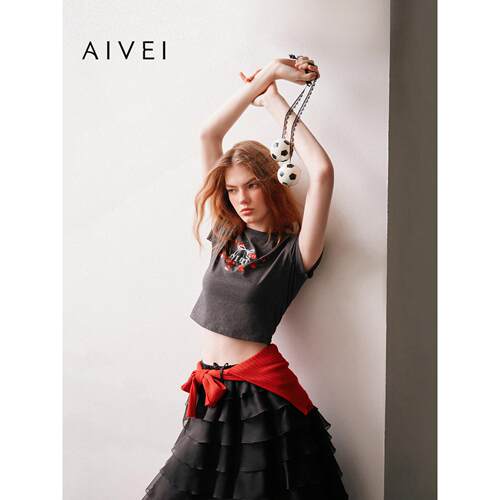 AIVEI欣贺艾薇2026早秋新少女感樱桃印花正肩圆领短版T恤XSV5T01C