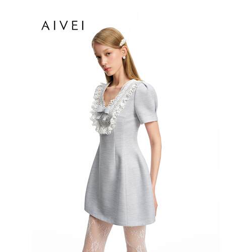 AIVEI欣贺艾薇2026秋季新淑女风蕾丝拼接泡泡袖V领连衣裙ESV5L08B