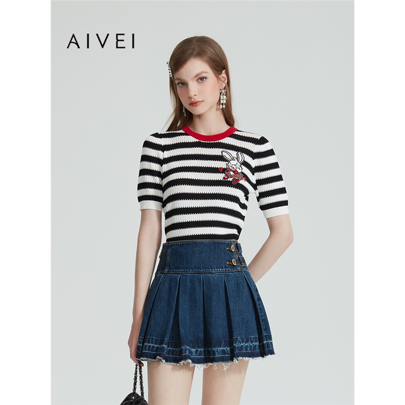 AIVEI欣贺艾薇夏季新减龄百搭兔子贴布绣套头条纹针织衫R0360089