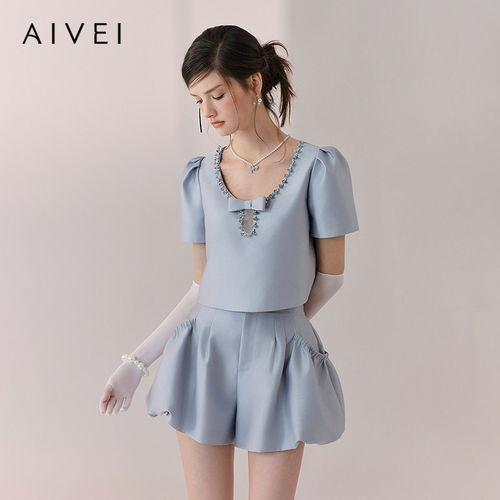 AIVEI欣贺艾薇2026春季千金小香风温柔气质感钉珠短上衣XSV1S12B