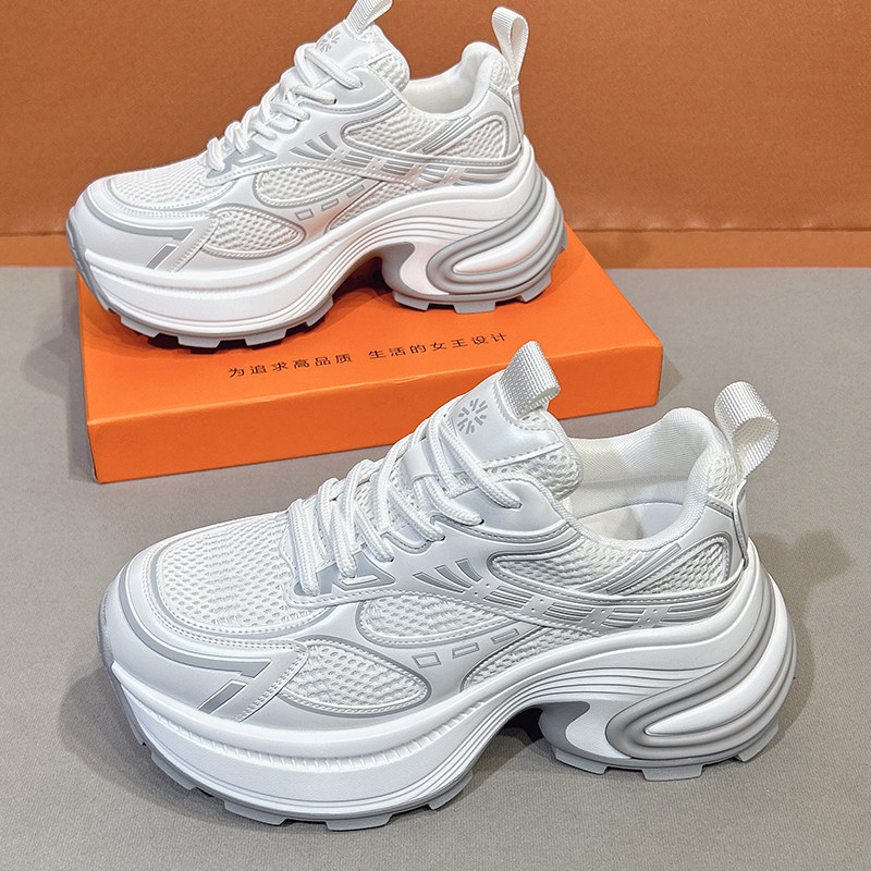 小白鞋女款2025新款爆款夏季薄款厚底增高配阔腿裤的白色老爹鞋潮